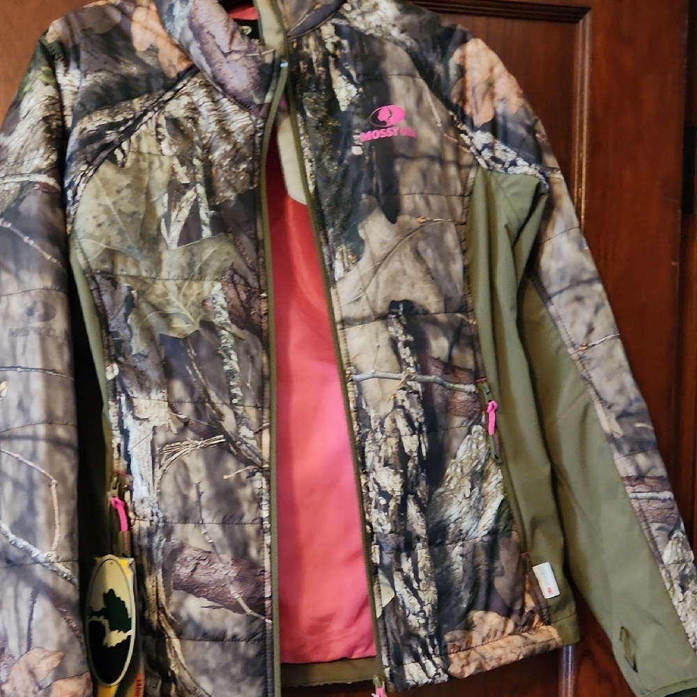 Mossy Oak Green and Pink Utility Jacket for Outdoor Adventures